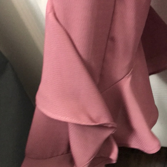 A blouses is a really beautiful color - Picture 2 of 5